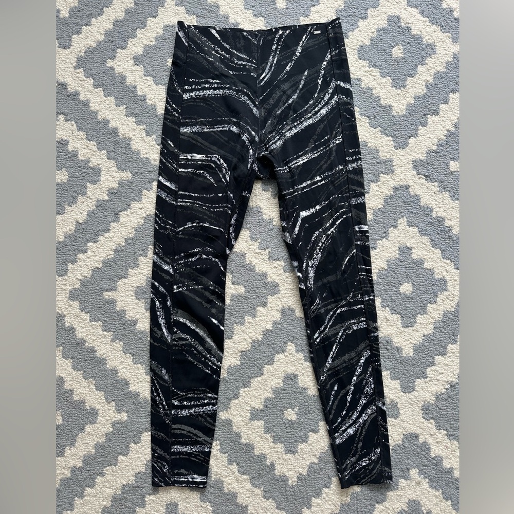 PINK Victoria's Secret Women’s Black and White Leggings, Medium